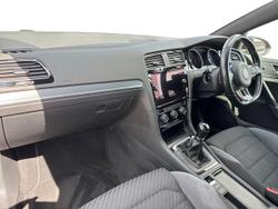 VOLKSWAGEN Golf Photo 2