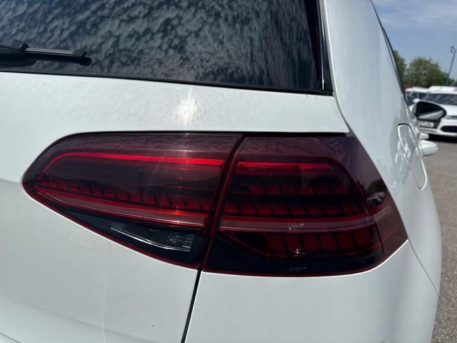 VOLKSWAGEN Golf Photo 18