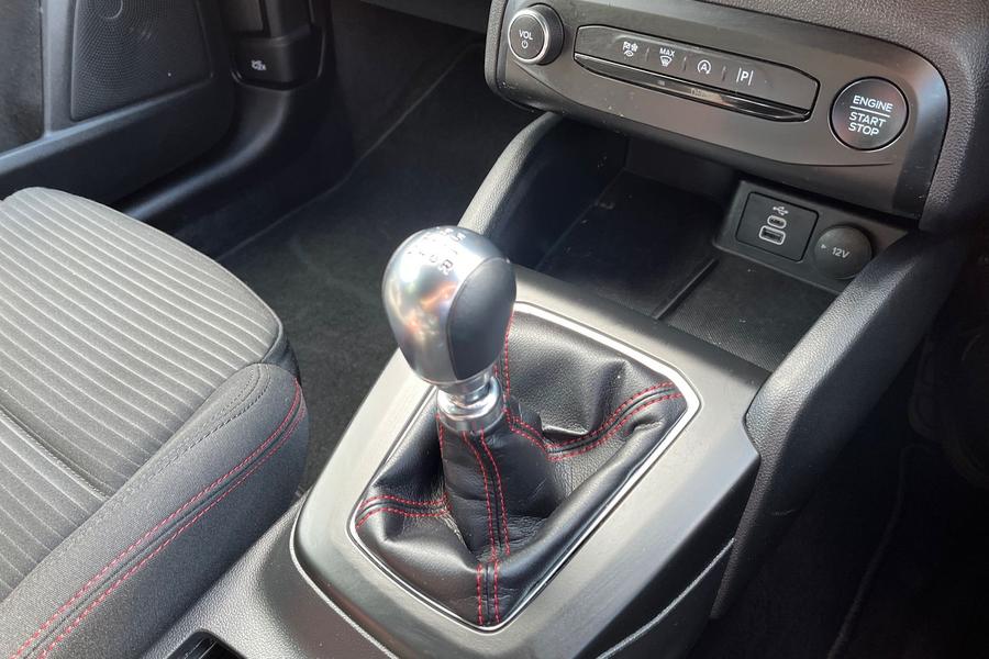 Ford FOCUS Photo autoimg-efa5257221261e6a6593247ea24d7ae5fe4f36f2.jpg