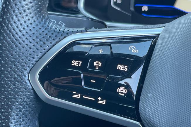 VOLKSWAGEN T-Roc Photo 16