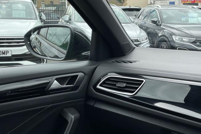VOLKSWAGEN T-Roc Photo 31