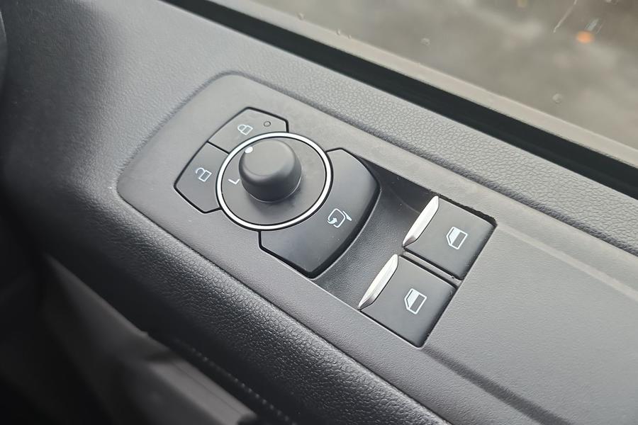 Ford TRANSIT CUSTOM Photo autoimg-efaf3b2b5d91d7a8048362c358c07f67a2165d92.jpg
