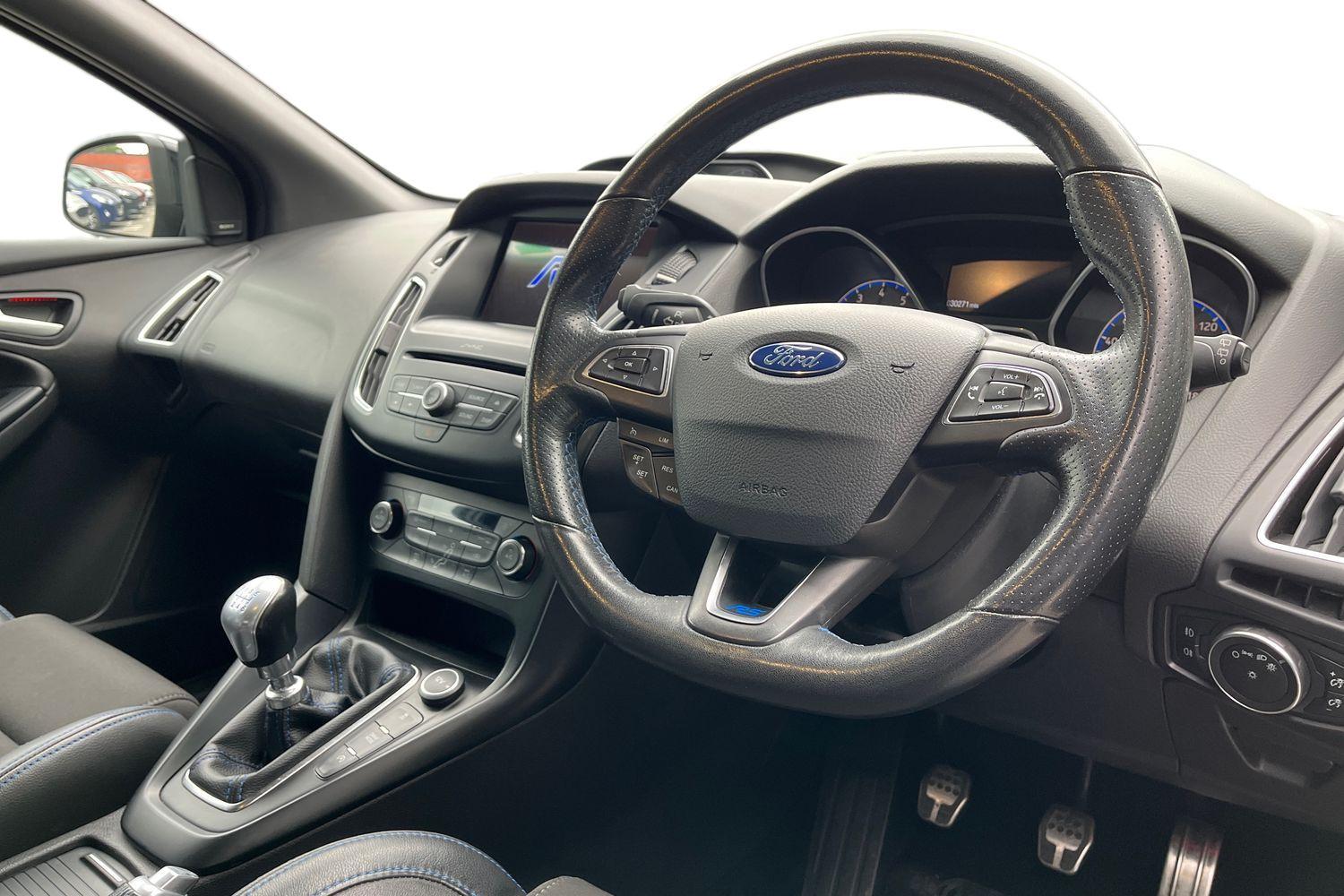 Ford Focus RS Photo 8