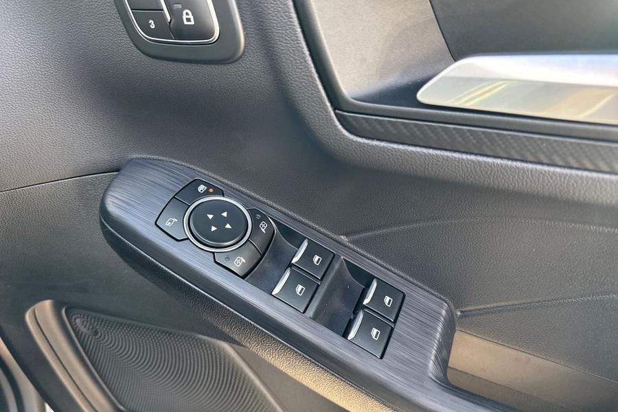 Ford KUGA Photo autoimg-efb243711b802ee0dffab624a0fe4a8a3e58f2a6.jpg