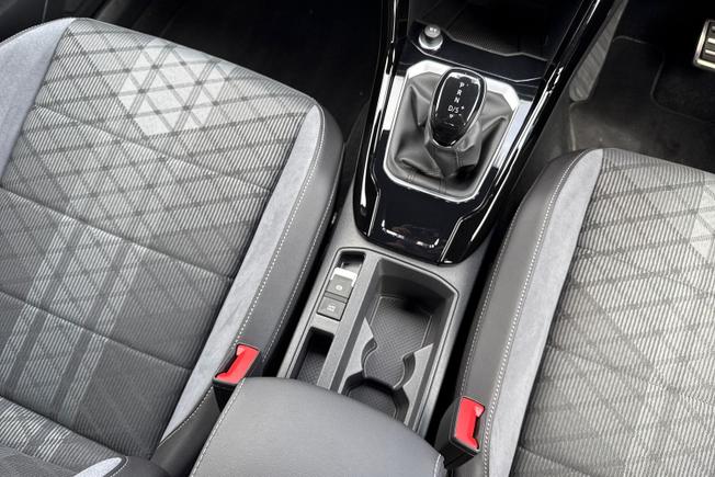 VOLKSWAGEN T-Roc Photo 23