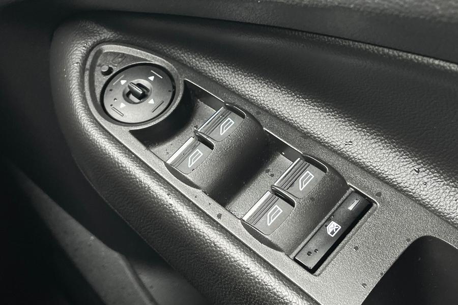 Ford Kuga Photo autoimg-efc4a0e0600e4c017cc1e8df06754c25d7057763.jpg