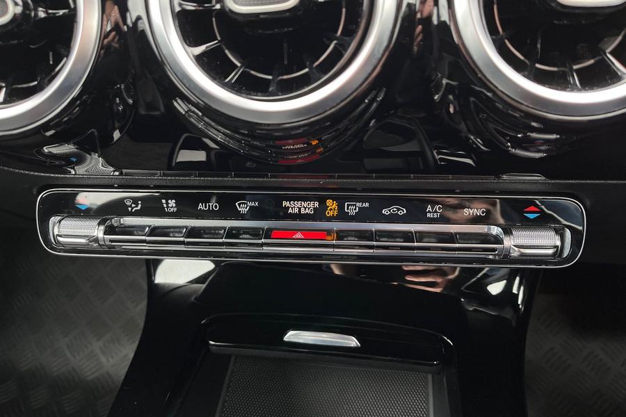 Mercedes-Benz A Class Photo autoimg-efc6d1c6092f90c915fd569c4b58e2029a5be8d4.jpg