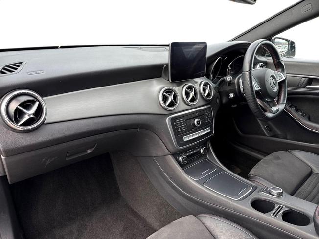 MERCEDES-BENZ CLA Class Photo 2