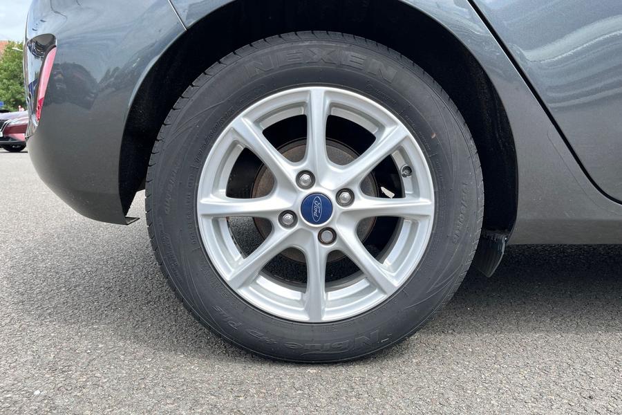 Ford FIESTA Photo autoimg-efd266cd01fdc5e641fa4431e9d09751be2b0ddb.jpg