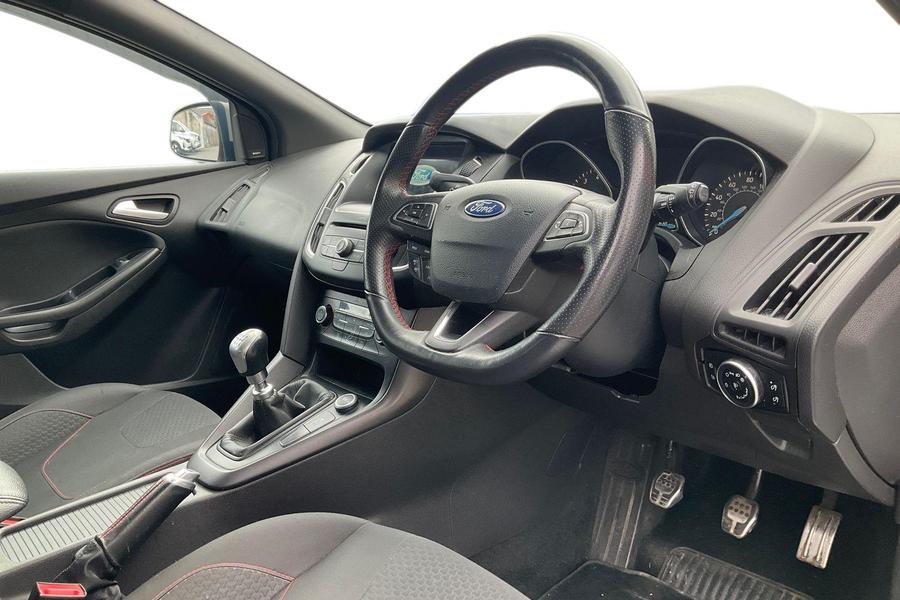 Ford FOCUS Photo autoimg-efd2fef9a1ce59ca66504bee949645e2ca67fbd7.jpg