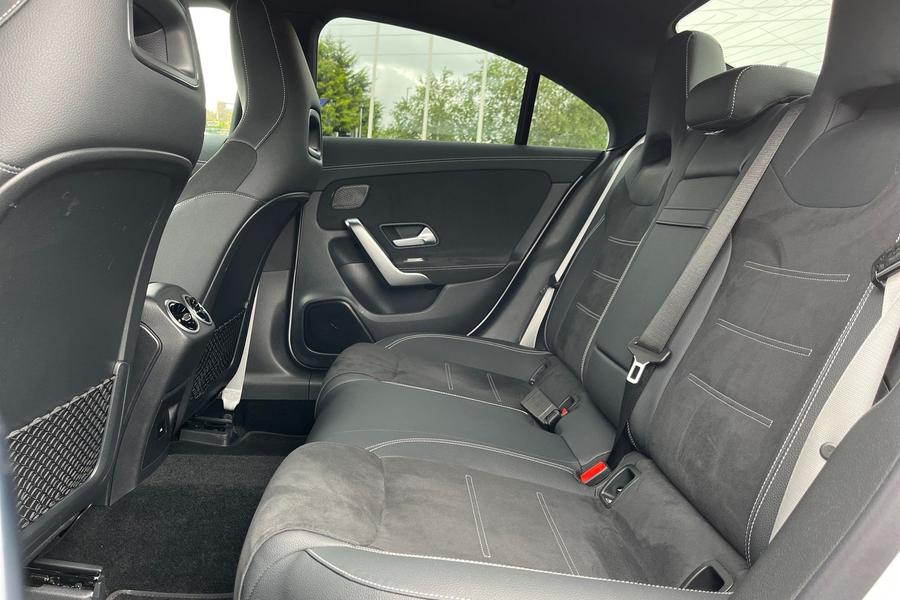 Mercedes-Benz CLA Photo autoimg-efd55128514229daedc0a35a1baef40b931b4528.jpg