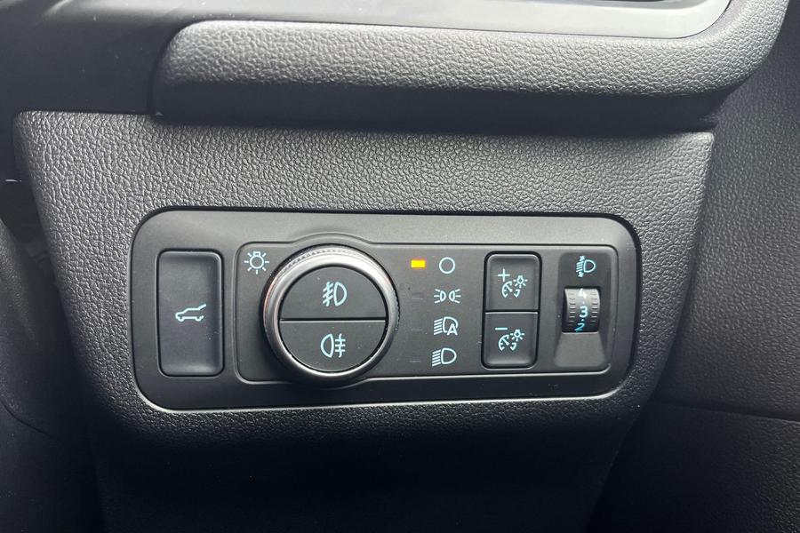 Ford Kuga Photo autoimg-efdaea04fb62aaaff7a0530b6b88b2267dd73c67.jpg