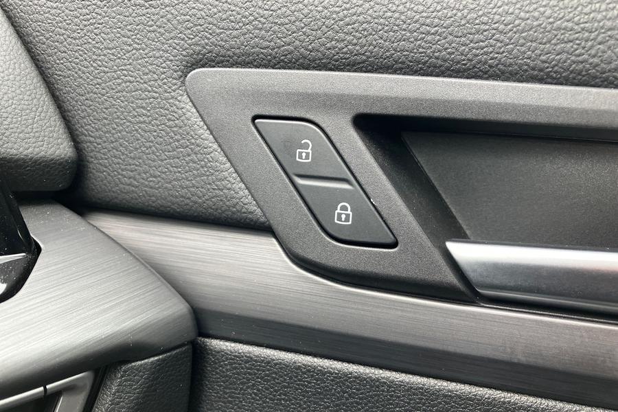 Volkswagen GOLF Photo autoimg-efe870feee61d753a2a4357d64a1489a5b443c0e.jpg