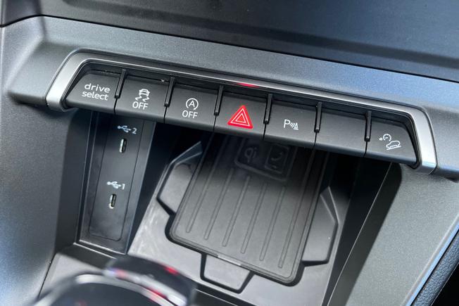 AUDI Q3 Photo 43