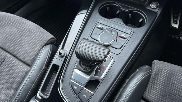 Used Audi A4 Avant AO69DVF 13