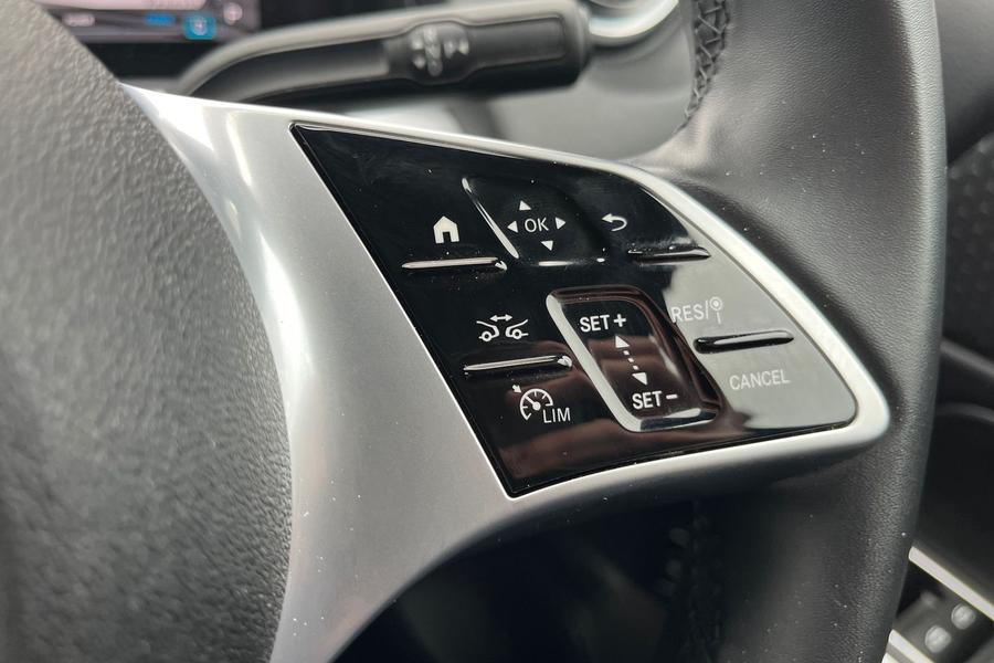Mercedes-Benz GLB Photo autoimg-eff1ff19cbfb8c30690c76511e8229d57e9d2df0.jpg