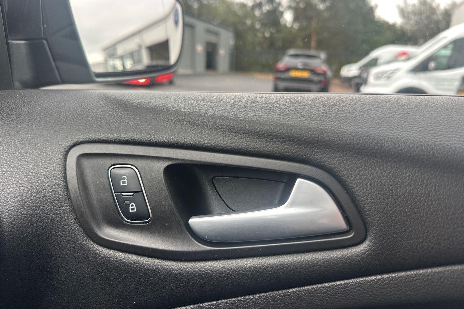 Ford KUGA Photo 39