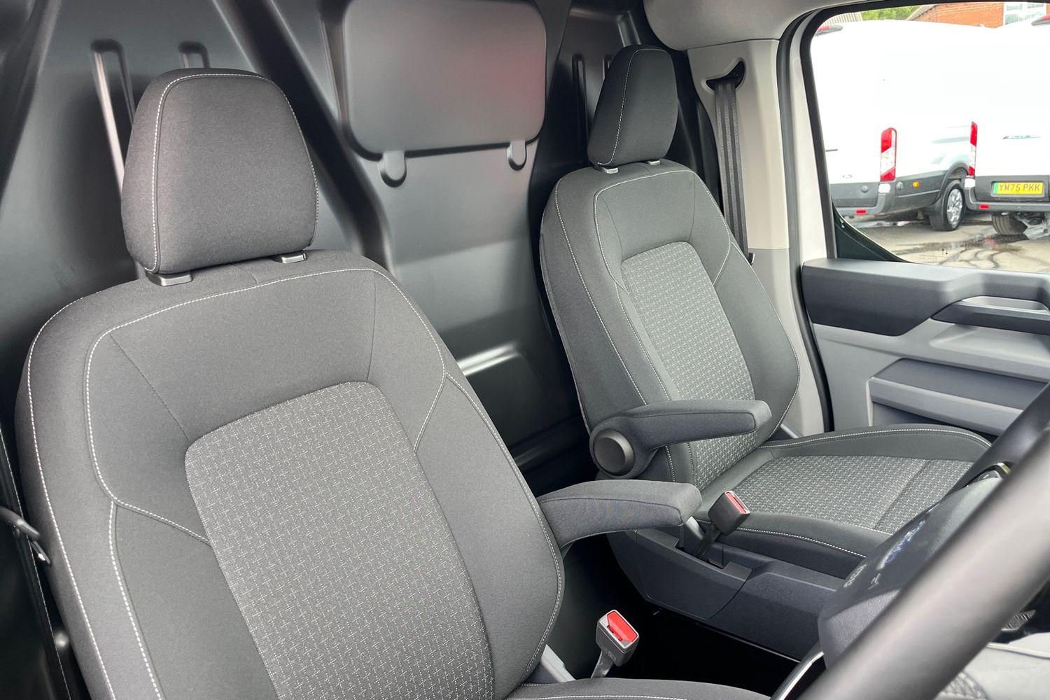 Ford TRANSIT CUSTOM Photo 32