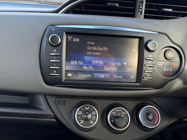 Toyota YARIS Photo 14