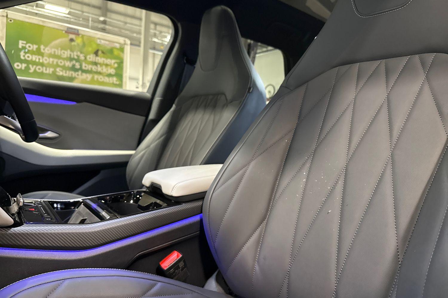 Ford Explorer Photo 18