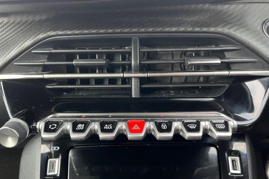 Peugeot 2008 Photo autoimg-f00becce43e63cf781a1d64dfaa2c6e9592a2044.jpg