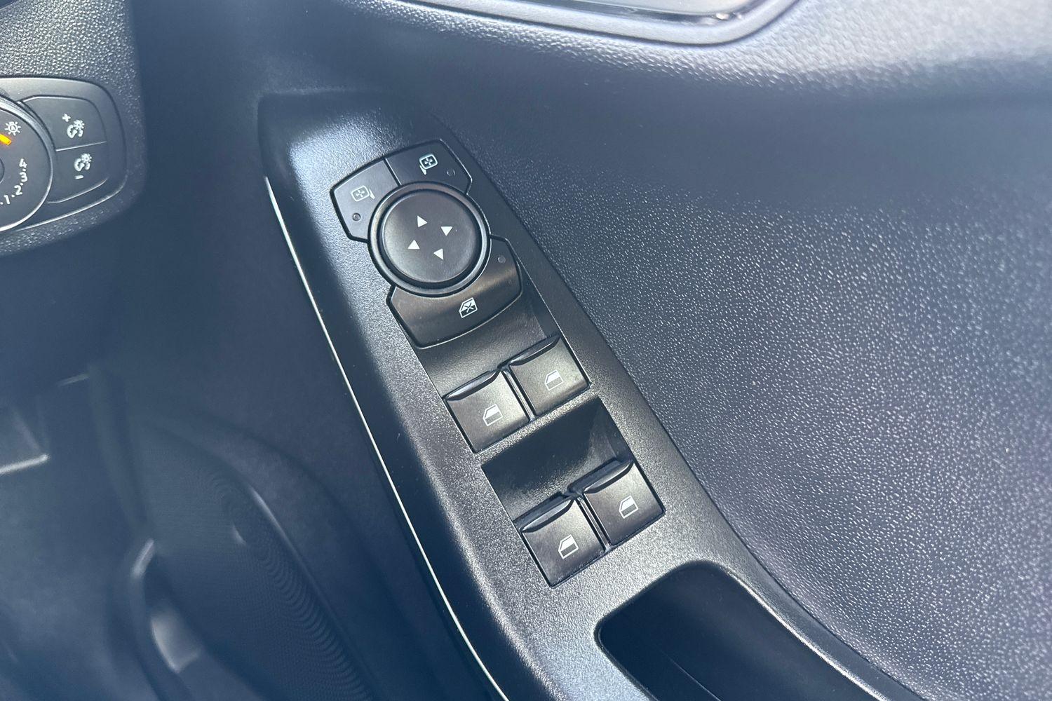 Ford FIESTA Photo 15