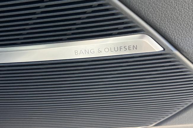 AUDI Rsq8 Photo 50