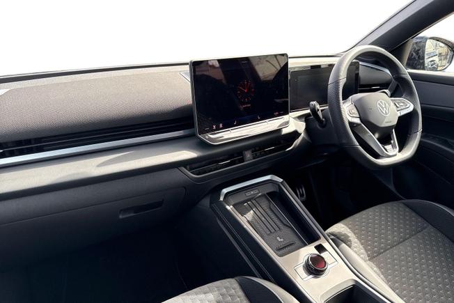 VOLKSWAGEN T-Roc Photo 2