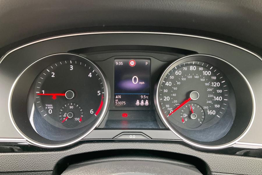 Volkswagen PASSAT Photo autoimg-f02cb2f6b04af36ec5a6b3de08402cb58aaaad92.jpg