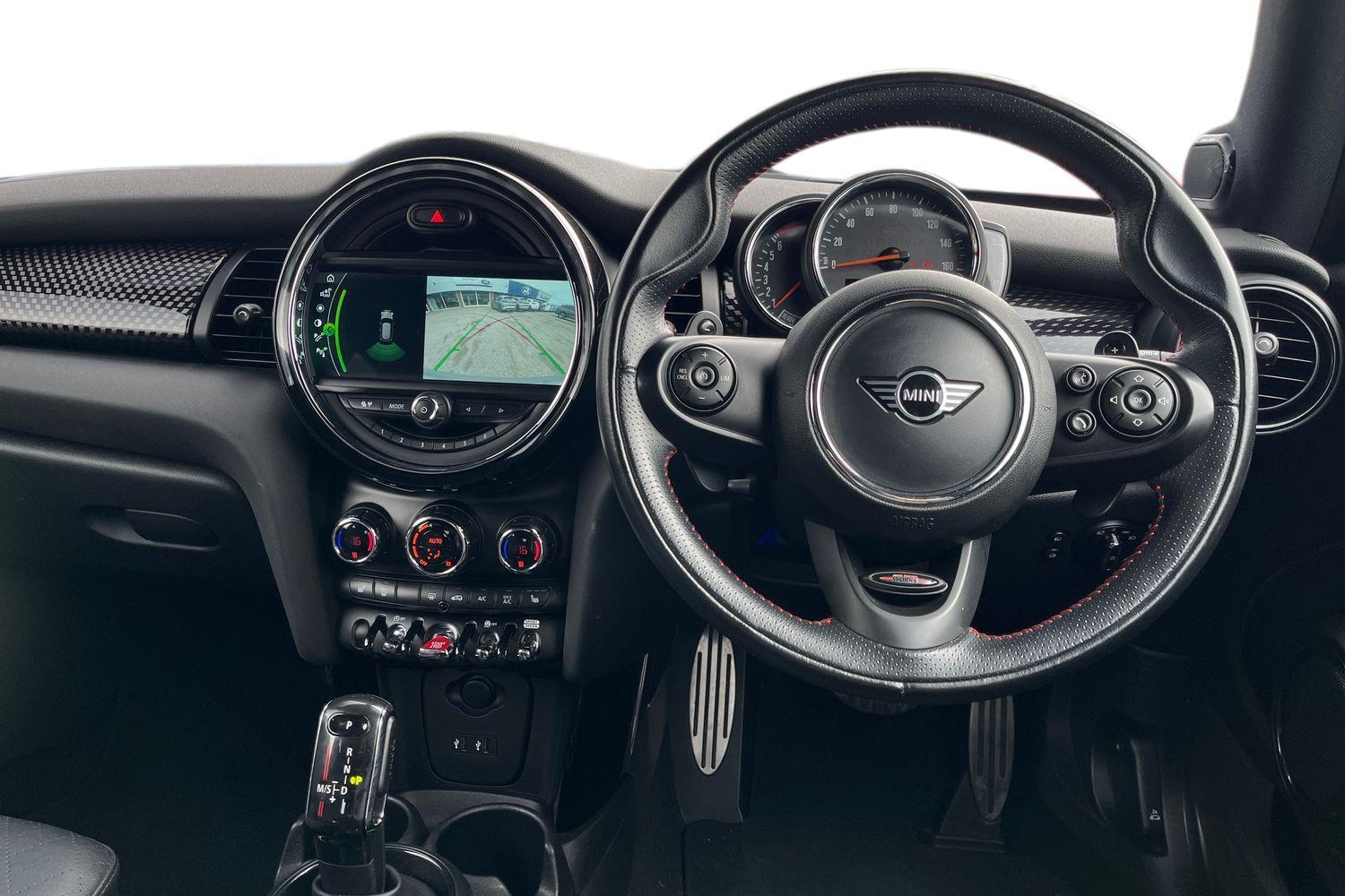 MINI Hatch Photo 10
