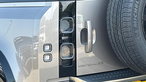 Land Rover Defender Photo autoimg-f03d82752e460e272ad7f0a9fe327367aa6bb318.jpg