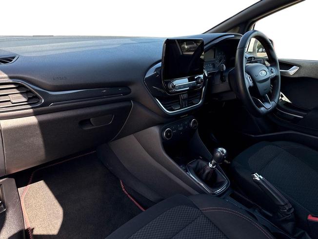 FORD Fiesta Photo 2