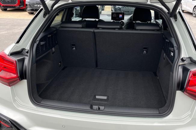 AUDI  SQ2 Photo 12