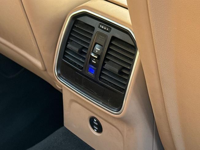 PORSCHE Macan Photo 25