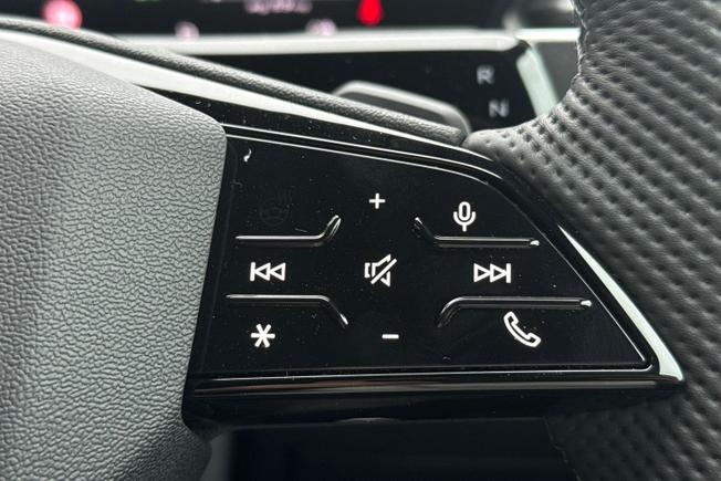 Audi Q3 SUV Photo 17