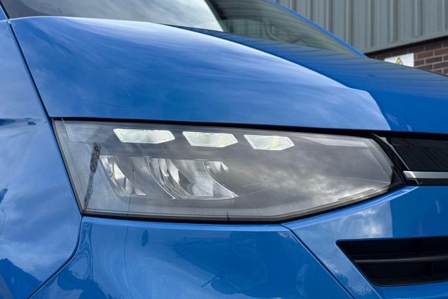 VOLKSWAGEN Transporter Kombi Photo 19