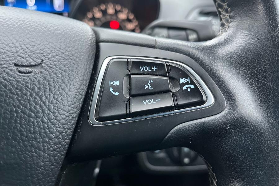 Ford KUGA Photo autoimg-f055c73fc5b0fb1ada20355dbba2a1e20f14d46c.jpg