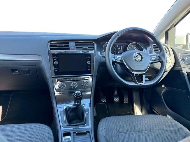 VOLKSWAGEN Golf Photo 11