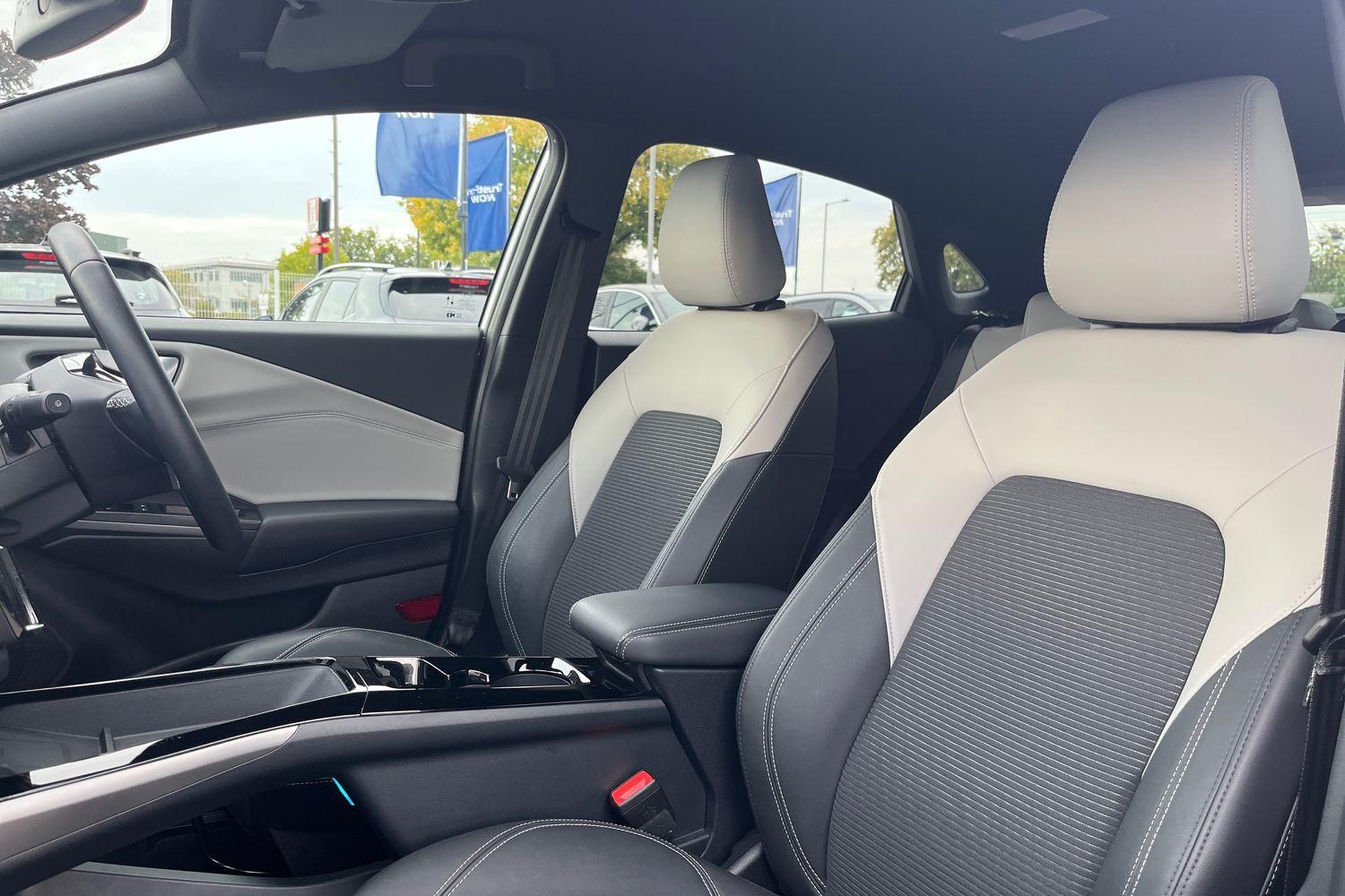 Ford Puma Gen-E Photo 18