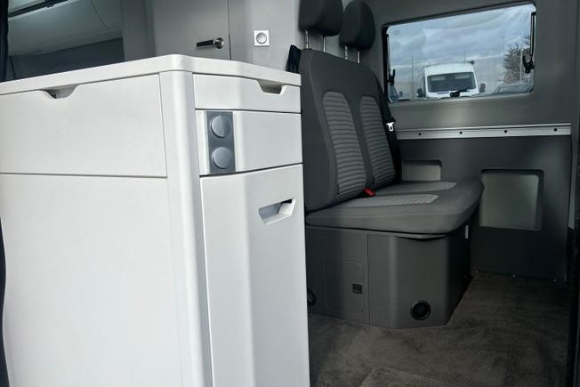 VOLKSWAGEN Grand California Photo 9