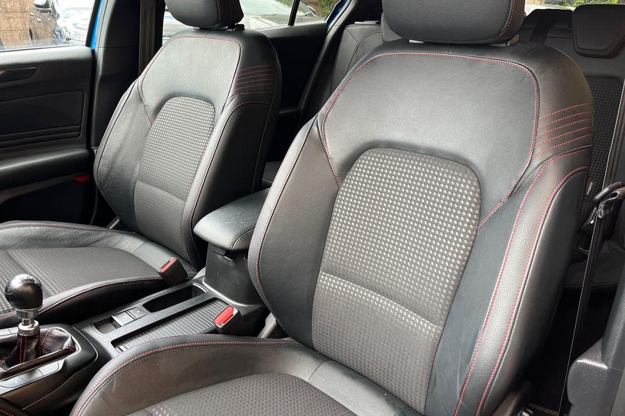 Ford FOCUS Photo autoimg-f069d58efde7909d50618cb7f2feb7ec4f88504f.jpg