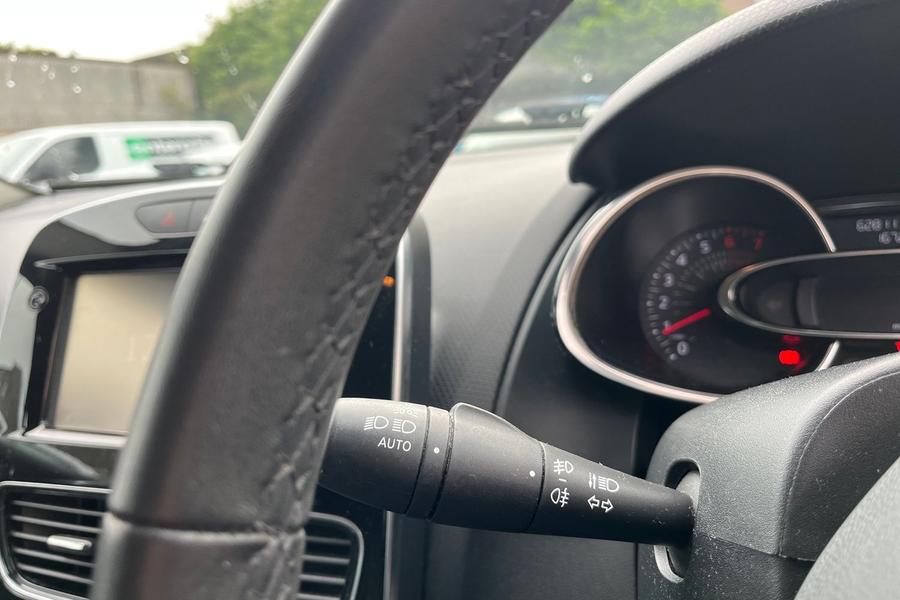Renault CLIO Photo autoimg-f06ad6dded343745e3e7a77f2b018a26b43a68c7.jpg
