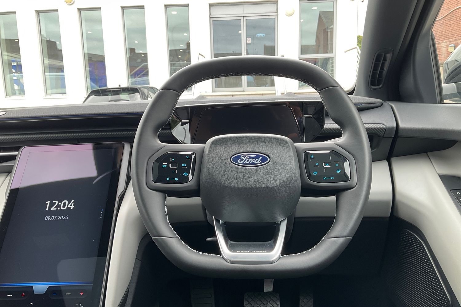 Ford Explorer Photo 11