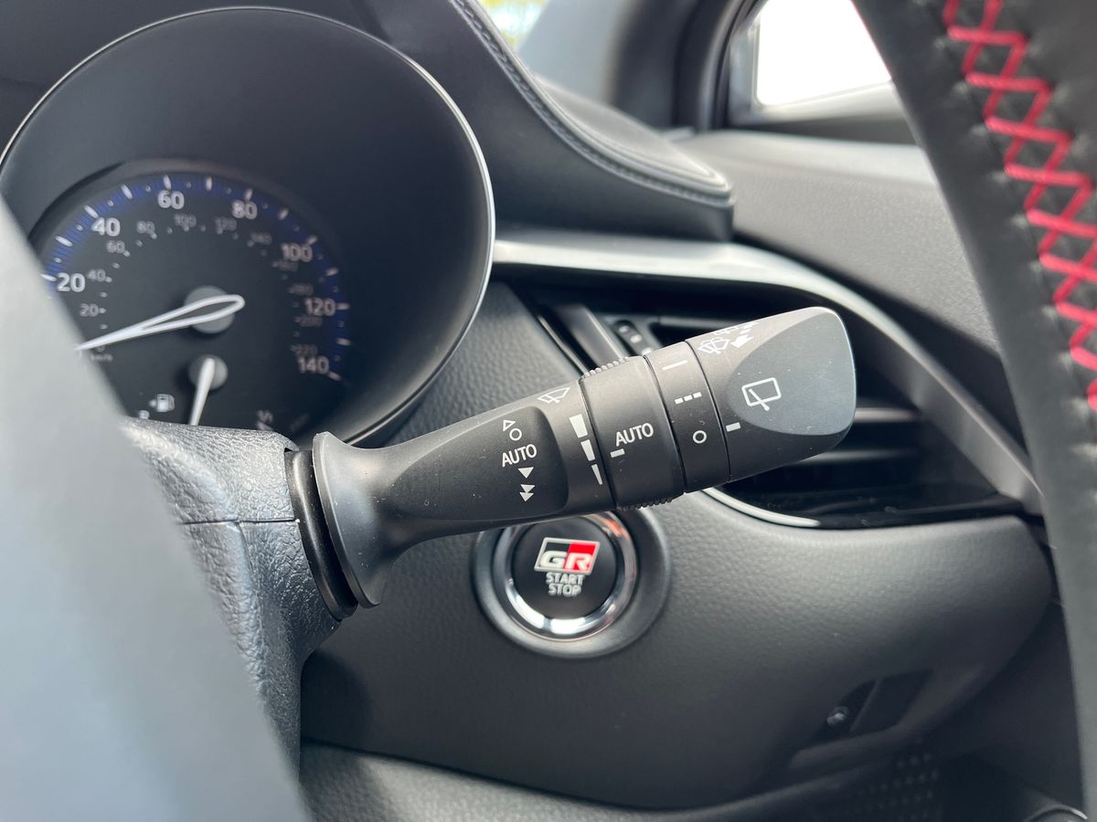 Toyota C-HR Photo 37