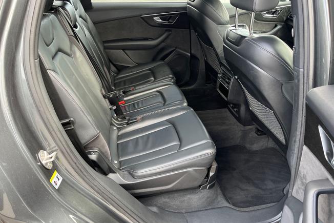 AUDI Q7 Photo 47