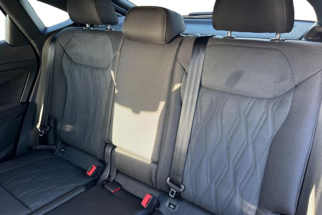 AUDI Q3 Photo 9