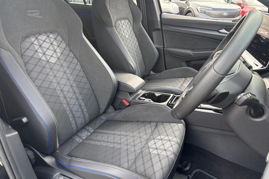 Volkswagen GOLF Photo autoimg-f079b4b57cebfac9b01db00852770d65e3ea9b74.jpg