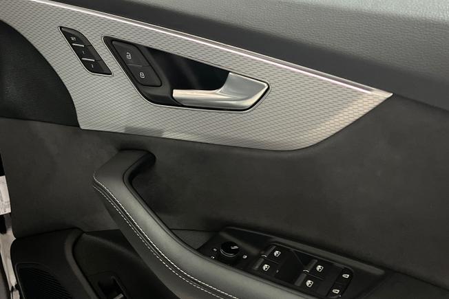 AUDI Q8 Photo 26