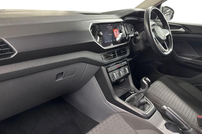 VOLKSWAGEN T-Cross Photo 2