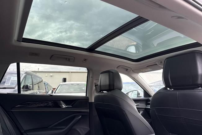 VOLKSWAGEN Passat Photo 32